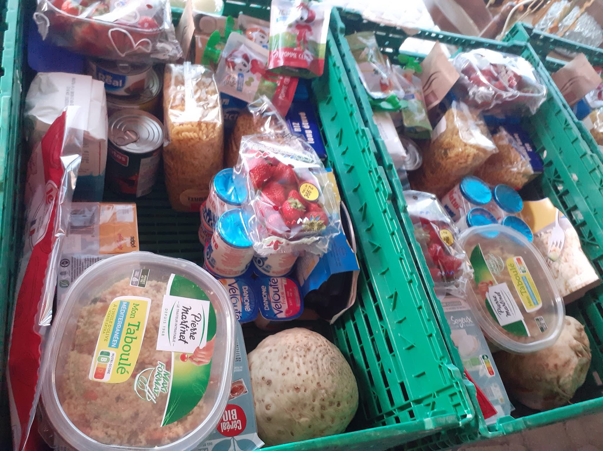 Colis alimentaire préparé par La Vallée du Cœur